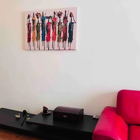 Stylish Hub In Downtown